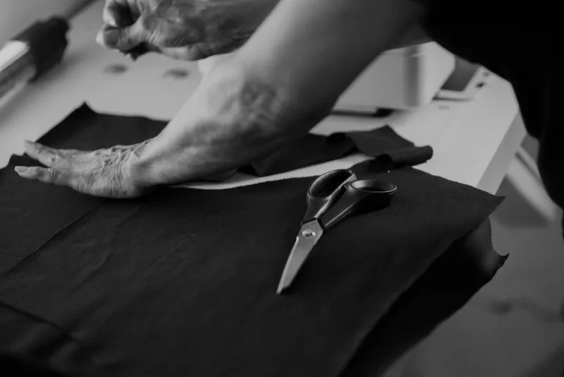 Reprendre l'aiguille : la couture comme acte de résistance et de liberté